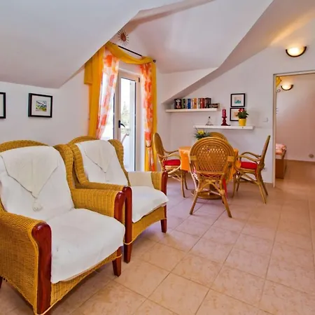 Charming And Sunny Hvar Apartment *
