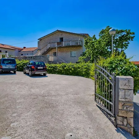Charming And Sunny Hvar Apartment