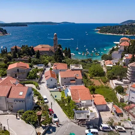 Charming And Sunny Hvar Apartment *