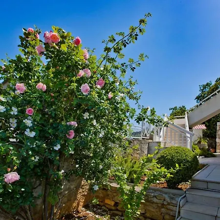 Charming And Sunny Hvar Apartment
