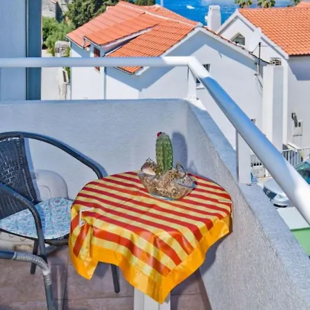 Charming And Sunny Hvar Apartment
