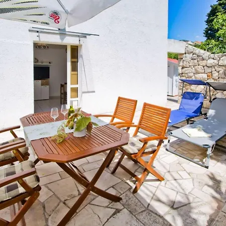 Charming And Sunny Hvar Apartment *